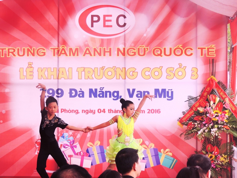 Văn nghệ chào mừng