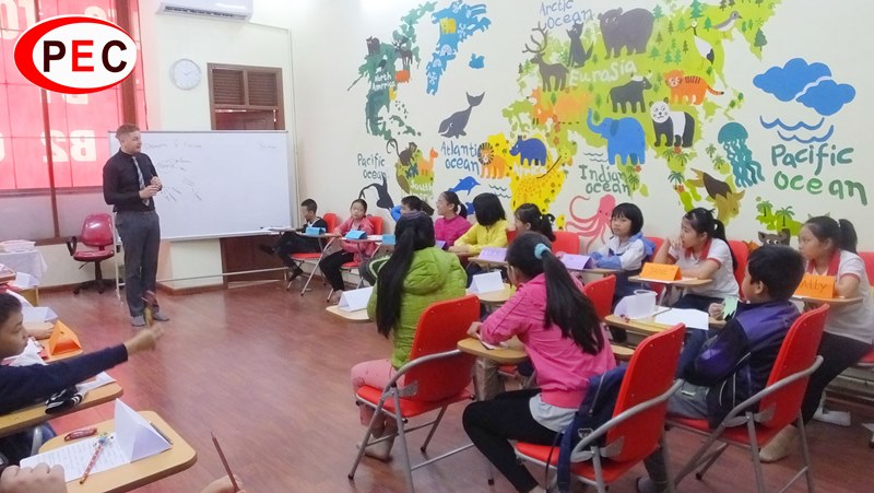 Các em học sinh tham gia học thử tại PEC Đà Nẵng