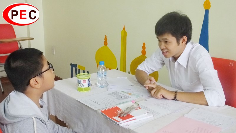 Các em học sinh tham gia kiểm tra trình độ Tiếng Anh miễn phí tại PEC Đà Nẵng
